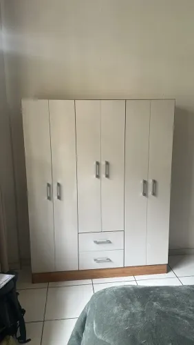 Armário guarda roupas Montado