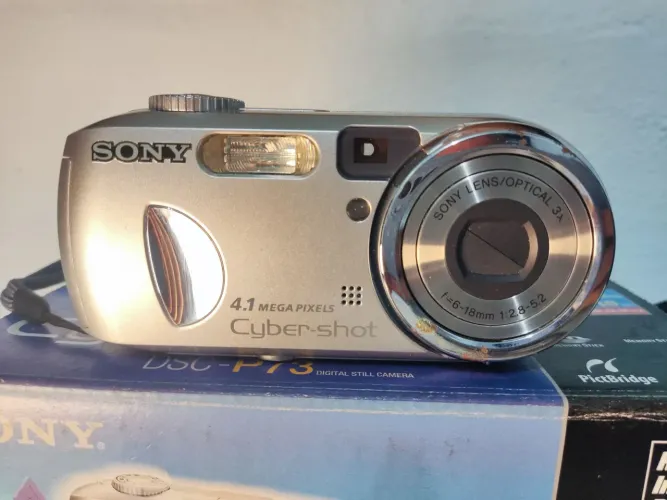Sony Cyber-shot P73 - Câmera Digital Retro + Acessórios