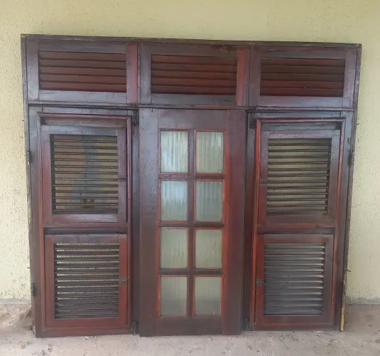 02 janelas de madeira com vidros 