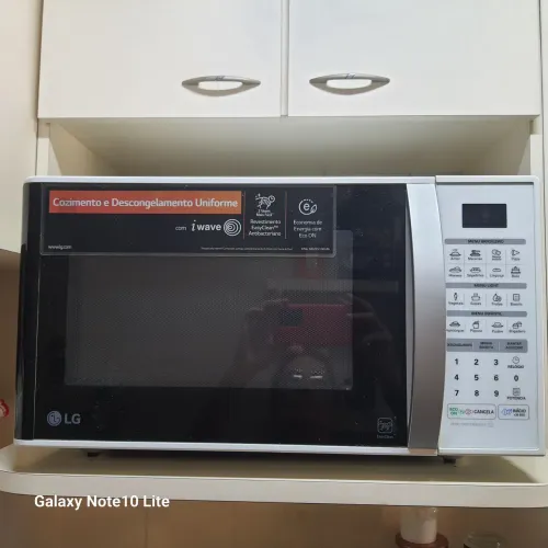 Micro ondas LG 30 litros Easy Clean
