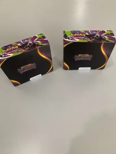 Kit de Duas Box Display Pokémon de Escuridão Absoluta 