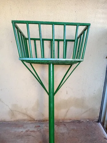 Lixeira de ferro para calçada 