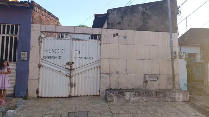 Casa localizada na antiga rua B Jardim sentenario