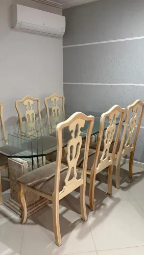 Vendo mesa de mármore com 6 cadeira