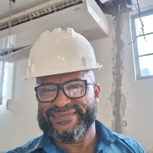 (PEDREIRO )TRABALHAMOS TERESINA E REGIÃO COM GRANDE E PEQUENAS IMPREITAS
