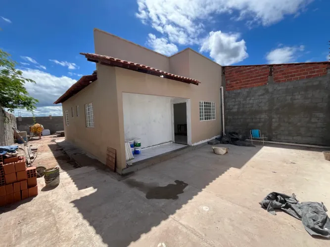 Casa no Grande Dirceu, recem construida com 2 qtos sendo 1 suite. Aceita Financiamento