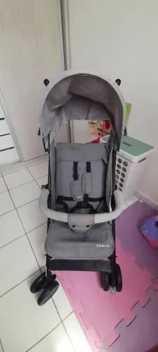 Carrinho de Bebê Cosco em Excelente Estado