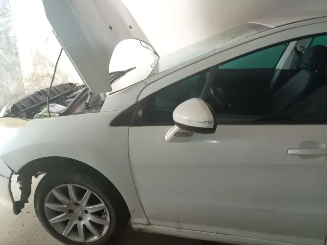 Peugeot 308 Allure 1.6 Flex 16V 5P Mec. 2013