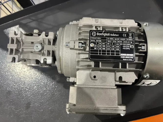 Motor + redutor 0,25cv Trifásico