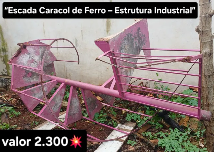 Escada Caracol de Ferro Estrutura Industrial