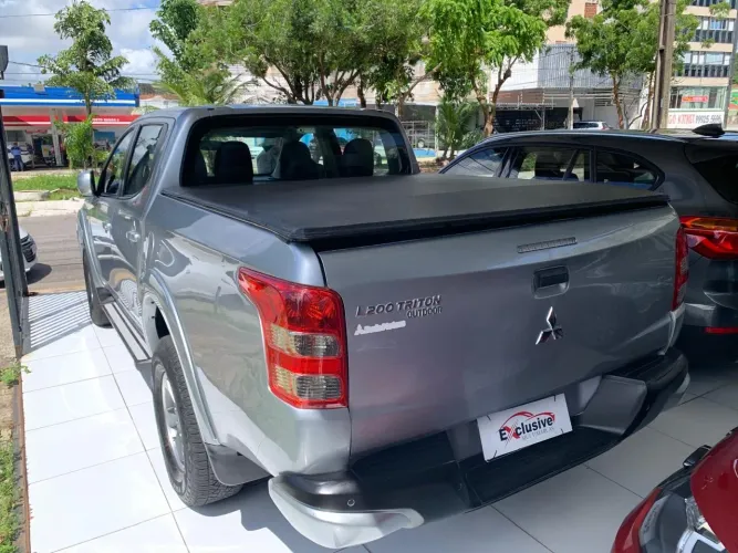 Mitsubishi L200 Tri. Outdo. GLS 2.4 CD 4X4 Die. AUT 2022