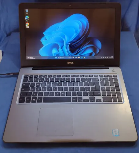Notebook DELL i7 7°Ger. C/ VIDEO DEDICADO DE 4GB