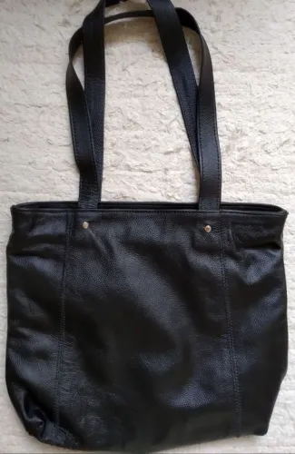 Bolsa em couro legítimo preta tamanho médio nova