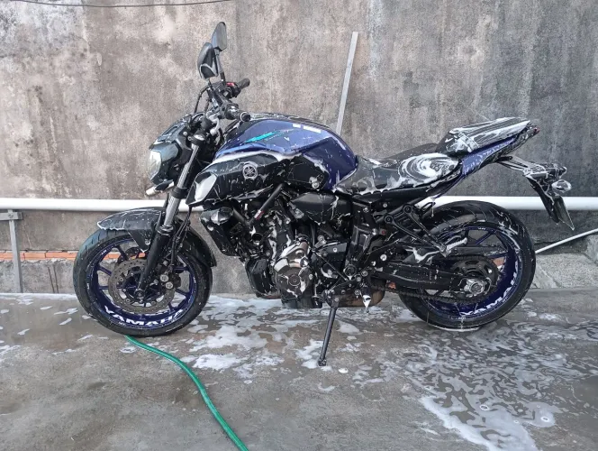 Vende-se uma moto Yamaha MT-07