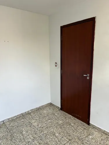 Alugo Casa