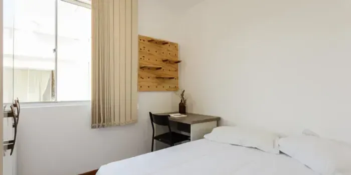 Quarto privativo em apartamento compartilhado no bairro Carvoeira