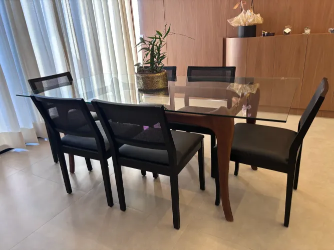 Mesa de jantar com 6 cadeiras