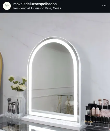 Espelho em arco com LED 
