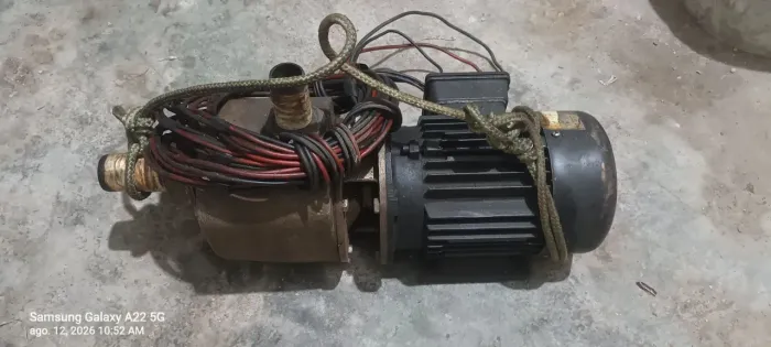 Bomba de sucção 1.1/4" X 1" Motor elétrico de 2 CV, Trifásico.
