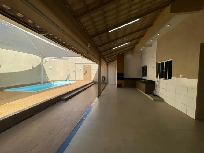 Linda Casa 3 Quartos sendo 1 Suíte com Piscina no Jardim Curitiba Região Noroeste