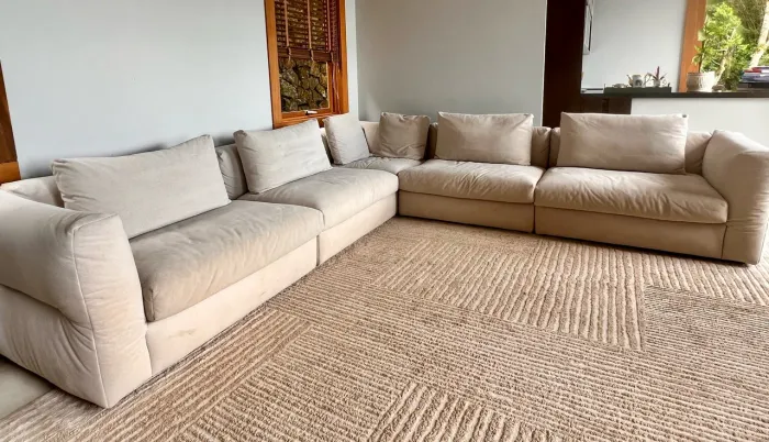 Solfá modular em L - suede bege claro