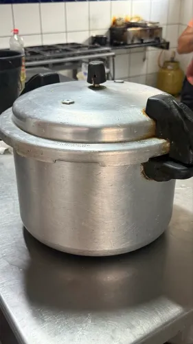 Panela de pressão 10 litros 