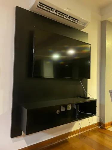 Painel para TV em excelente estado.