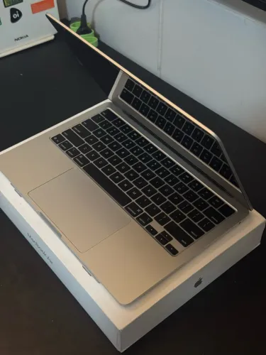 MacBook M4 13? ? 16GB RAM | 256GB | Silver | 01 ciclo de bateria com garantia