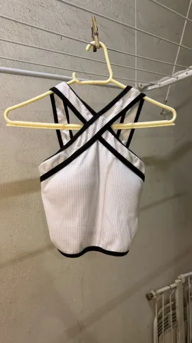 Cropped Branco com Detalhes Pretos ?