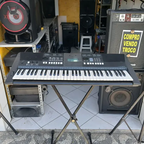 Teclado yamaha PSR E423 seminovo
