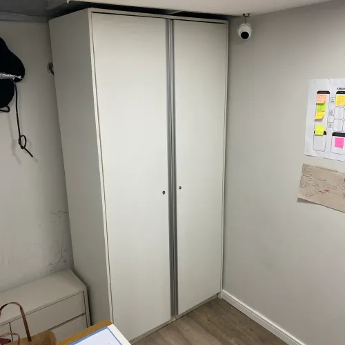 Armário MDF 2 portas com prateleiras