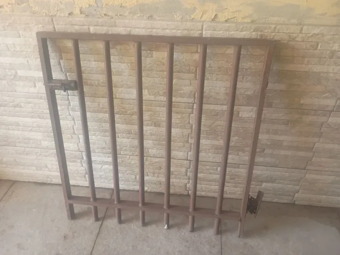 Portãozinho de ferro reforçado 88Lx91A