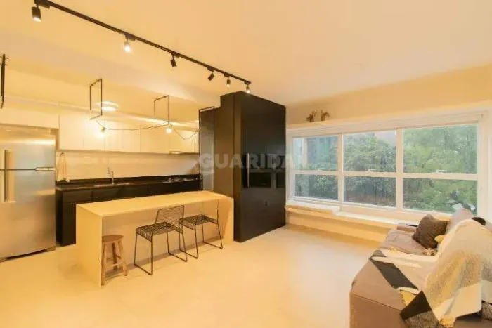 Apartamento mobiliado de 2 suítes para alugar no bairro Bom Fim, com BOX DUPLO!
