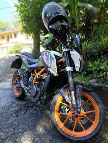 LINDA MOTO KTM DUKE 390 - 26.000 KM ORIGINAIS