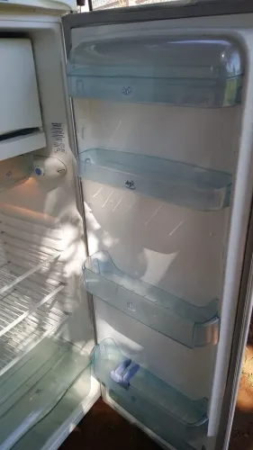Geladeira  Electrolux  funcionando perfeitamente 