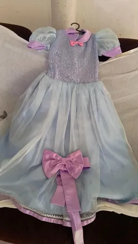 Vendo vestido lindo perfeito, nunca usado, serve para , fest, casame, format. Vest 8 anos