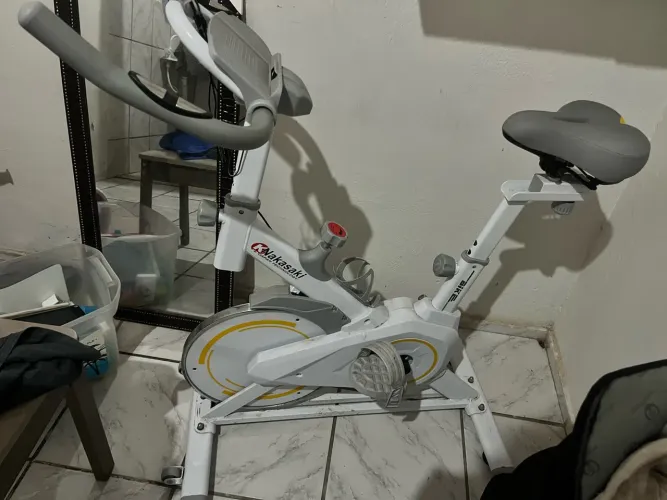 Bicicleta spinning e Ergométrica