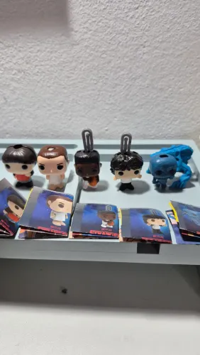 Kit kinder joy stranger things