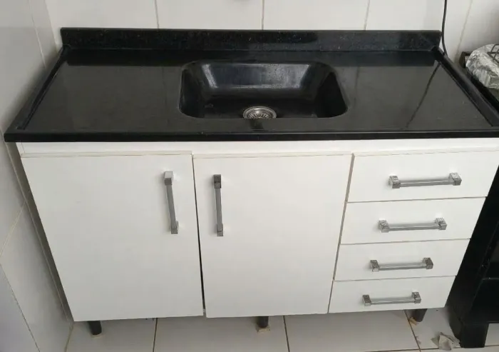Balcão de Cozinha com Pia preta