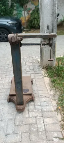 Balança ? antiga funcionando esta completa