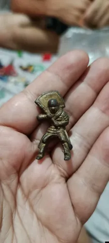 Miniatura Kinder Ovo Metal Vintage - Samurai / Guerreiro (Anos 90)