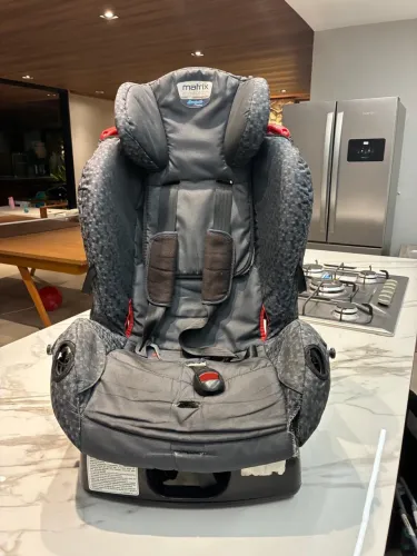 Cadeira de carro infantil e bebê conforto