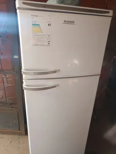 Vendo uma geladeira marca Dako 