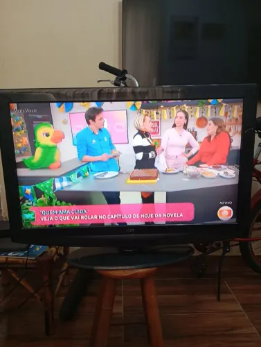 Vendo TV 32 Polegadas Com Conversor digital Externo e Aparelho de DVD, Funcionando.