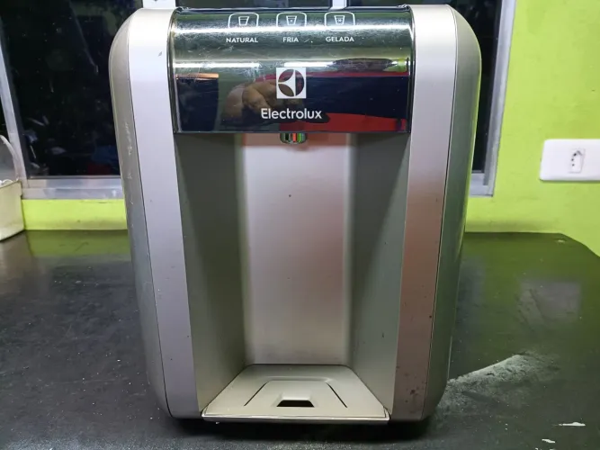 Vendo purificador de água Electrolux funcionando perfeitamente
