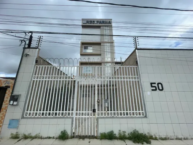 Prédio de 3 andares para locação em excelente localização próximo da Rogaciano Leite