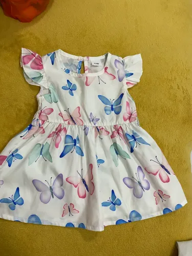 Roupas e acessórios de bebê menina 