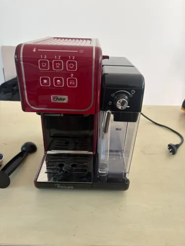 Cafeteira Oster Primallate Red 220v e 127v