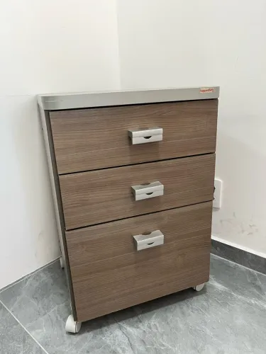 Cômoda pequena