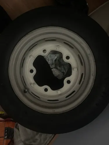 Roda original para fusca , pintura original de fábrica ótimo estado até o pneu é original